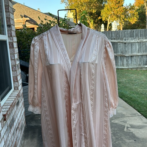Vintage Christian Dior Peach Gown Robe Set Brocade Pegnoir Set Shiny Union Made - Picture 1 of 15